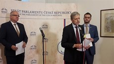 Senátor Jan Horník spolu s Jiřím Šestákem a europoslancem Stanislavem Polčákem... Senátor Jan Horník spolu s Jiřím Šestákem a europoslancem Stanislavem Polčákem...