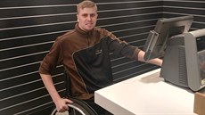 Ačkoliv byste to u extraligového sportovce možná nečekali, pracuje Jirka Ščasný... Ačkoliv byste to u extraligového sportovce možná nečekali, pracuje Jirka Ščasný...