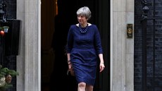 Britská premiérka Theresa Mayová ped svým sídlem na Downing street.