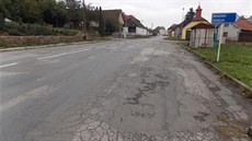 Průtah skrz Olešnou. Takto vypadal loni v létě, než ho Kraj Vysočina nechal... Průtah skrz Olešnou. Takto vypadal loni v létě, než ho Kraj Vysočina nechal...