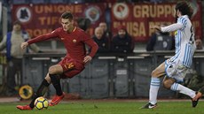 Patrik Schick z AS Řím kličkuje v utkání proti Spal Ferrara. Patrik Schick z AS Řím kličkuje v utkání proti Spal Ferrara.