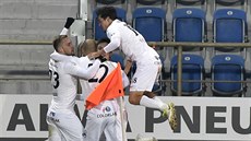 Fotbalisté Slovácka se radují z gólu. Fotbalisté Slovácka se radují z gólu.