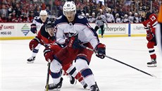 Lukáš Sedlák z Columbusu u puku na ledě New Jersey. Lukáš Sedlák z Columbusu u puku na ledě New Jersey.