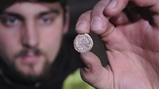 Falzifikát arabské mince pochází z druhé poloviny osmého století Falzifikát arabské mince pochází z druhé poloviny osmého století