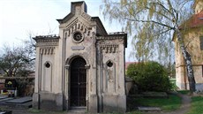 Jedna ze zchátralých hrobek na olomouckých hřbitovech patří rodině Brděkových.... Jedna ze zchátralých hrobek na olomouckých hřbitovech patří rodině Brděkových....
