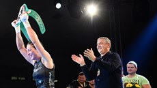Česká boxerka Lucie Sedláčková s pásem pro mistryni světa v pérové kategorii Česká boxerka Lucie Sedláčková s pásem pro mistryni světa v pérové kategorii