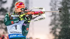 STOJKA. Německá biatlonistka Denise Herrmannová během střelby ve stíhacím... STOJKA. Německá biatlonistka Denise Herrmannová během střelby ve stíhacím...