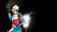 Francouzský biatlonista Martin Fourcade se raduje během stíhacího závodu v... Francouzský biatlonista Martin Fourcade se raduje během stíhacího závodu v...