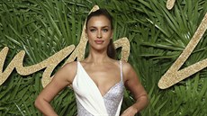 Modelka Irina aiková na Britain Fashion Awards 2017 (Londýn, 4. prosince 2017)