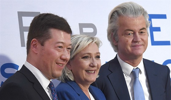 Zástupci eských, francouzských a nizozemských nacionalist Tomio Okamura, Marine Le Penová a Geert Wilders v Praze 16.12.2017