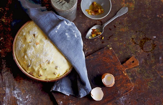 Panettone je legendární sladký chléb ochucený kandovaným pomeranem, citronem...