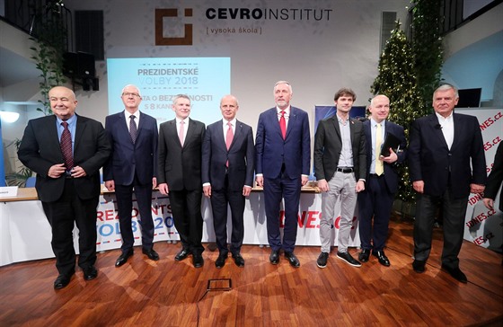 Debata osmi prezidentských kandidátů o obraně, bezpečnosti a zahraniční... Debata osmi prezidentských kandidátů o obraně, bezpečnosti a zahraniční...