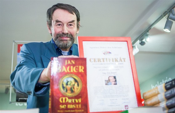 Spisovatel Jan Bauer se dostal do eské knihy rekord, protoe vydal 172 knih....