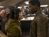 Kelly Marie Tranov a John Boyega ve filmu Star Wars: Posledn z Jedi (2017)