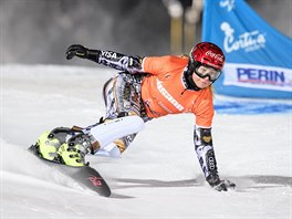 Snowboardistka Ester Ledeck na trati paralelnho slalomu v Cortin dAmpezzo.