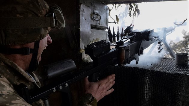 Ukrajinsk vojk na front nedaleko Avdjevky (14. prosince 2017)