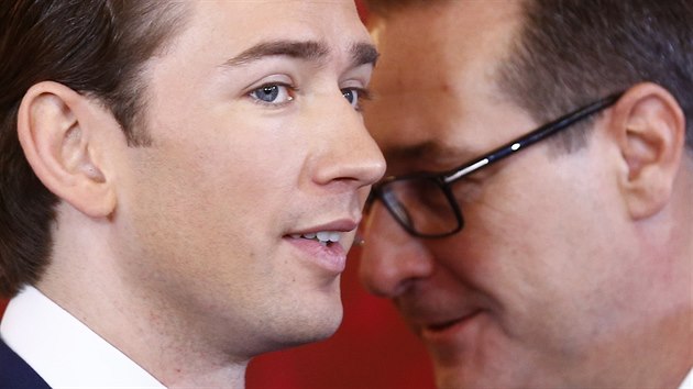 Bval rakousk kancl Sebastian Kurz a tehdej pedseda Svobodnch a vicepremir Heinz-Christian Strache (18. prosince 2017)