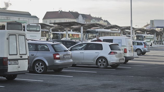 Nov oteven bezplatn parkovit u autobusovho ndra v Plzni.