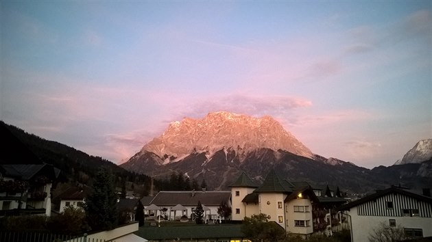 Jak poznte, e bydlte v hotelu, kde nejsou dti na obt? Podle detail. Zavrac ohrdky na palandch jsou samozejmost, ale to, e je v koupeln vedle dosplckho i nzk umyvadlo, u ne.