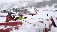 Nepřízeň počasí komplikuje program závodů ve Val d'Isere. Nepřízeň počasí komplikuje program závodů ve Val d'Isere.