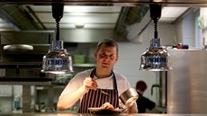 Ondřej Dulanský si vyzkoušel si i roli asistenta sushi mastera v Koishi a učil... Ondřej Dulanský si vyzkoušel si i roli asistenta sushi mastera v Koishi a učil...