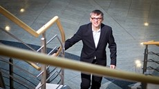 Marek Nezveda jedná za ČSOB Pojišťovnu s městem Pardubice o prodeji sídla firmy... Marek Nezveda jedná za ČSOB Pojišťovnu s městem Pardubice o prodeji sídla firmy...