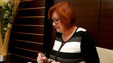 Ředitelka Komorní scény Aréna Renáta Huserová se po předání Ceny města... Ředitelka Komorní scény Aréna Renáta Huserová se po předání Ceny města...