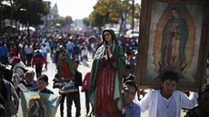 K bazilice Panny Marie Guadalupské v mexické metropoli se vydaly miliony... K bazilice Panny Marie Guadalupské v mexické metropoli se vydaly miliony...