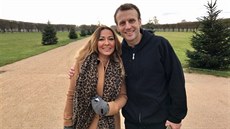 Francouzský prezident Emmanuel Macron se vyfotil s turistkou, která ho zastihla...