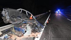 Z VW Polo se po střetu s kamionem stala hromada šrotu. Z VW Polo se po střetu s kamionem stala hromada šrotu.