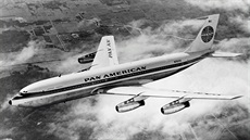 První Boeing 707 pro Pan Am pi letu.