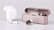 Bluetooth bezdrátová sluchátka Apple AirPods a Sony WF-1000X