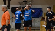 Hrající brněnský trenér Jiří Havlát (uprostřed). Hrající brněnský trenér Jiří Havlát (uprostřed).