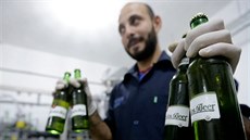 Sedmatřicetiletý Abbás (v pravo) žil v minulosti v České republice a pivovar... Sedmatřicetiletý Abbás (v pravo) žil v minulosti v České republice a pivovar...