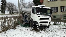 Nehoda cisterny u Červené Vody. 14. 12. 2017 Nehoda cisterny u Červené Vody. 14. 12. 2017