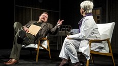 Jan Vápeník jako ředitel nemocnice a Kamila Sedlárová jako primářka při zkoušce... Jan Vápeník jako ředitel nemocnice a Kamila Sedlárová jako primářka při zkoušce...