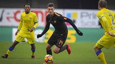 Útočník AS Řím Patrik Schick u míče během duelu proti Chievu Verona. Útočník AS Řím Patrik Schick u míče během duelu proti Chievu Verona.