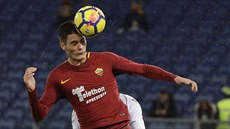 Útočník AS Řím Patrik Schick u míče v utkání proti Cagliari. Útočník AS Řím Patrik Schick u míče v utkání proti Cagliari.