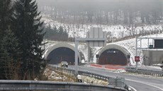 Tunel Panenská na dálnici D8, kde je rychlost omezená na 80 kilometrů v hodině. Tunel Panenská na dálnici D8, kde je rychlost omezená na 80 kilometrů v hodině.