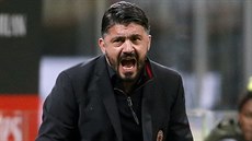 KDYSI HRÁČ, TEĎ TRENÉR. Gennaro Gattuso koučuje fotbalisty AC Milán. KDYSI HRÁČ, TEĎ TRENÉR. Gennaro Gattuso koučuje fotbalisty AC Milán.