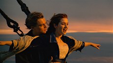 Leonardo DiCaprio a Kate Winsletová ve filmu Titanic (1997)