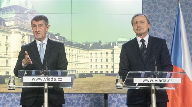 Premiér Andrej Babi a ministr zahranií Martin Stropnický