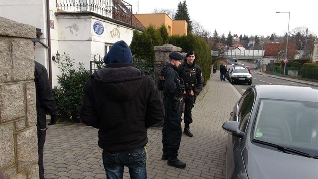 Spory mezi Josefem Rychtem a jeho bvalou enou Darinou Novou ve vile Helenka opt zamstnaly policii. (27. 12. 2017)