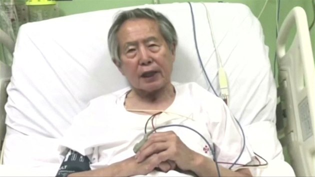 Nkdej prezident Peru Alberto Fujimori dal z nemocnice obany o odputn za pko zpsoben jeho vldou v 90. letech. (26. prosince 2017)