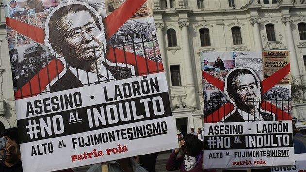 Proti omilostnění někdejšího prezidenta Fujimoriho protestovaly tisíce Peruánců. (25. prosince 2017)