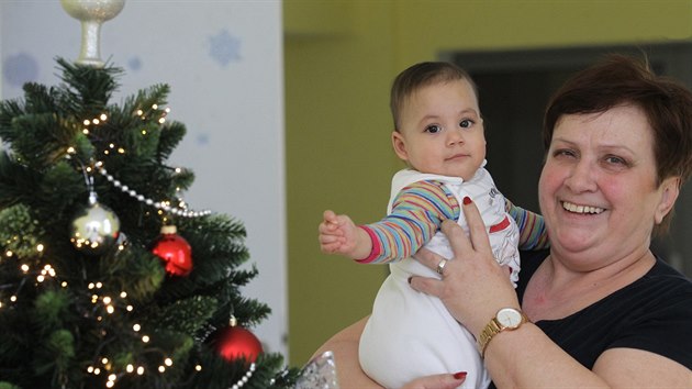 Ředitelka Milada Šilhová v kojeneckém ústavu.