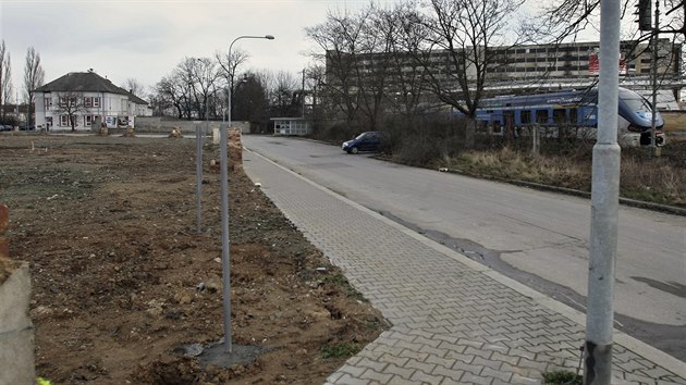 Hlavn stavebn prce na peloce Domalick tdy v Plzni a rekonstrukce eleznin trati Plze-Domalice zanou v beznu. (27. 12. 2017)