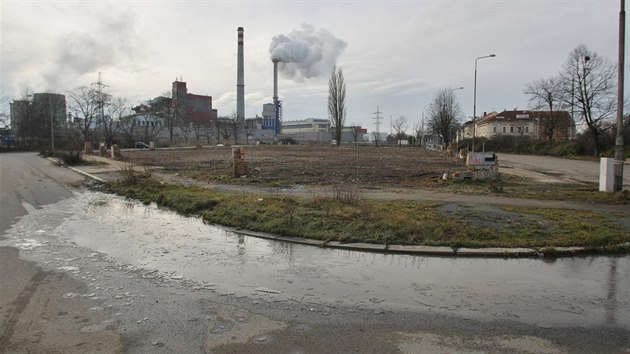 Hlavn stavebn prce na peloce Domalick tdy v Plzni a rekonstrukce eleznin trati Plze-Domalice zanou v beznu ptho roku. (27. 12. 2017)