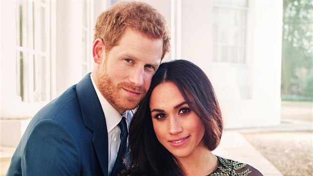 Oficiln zsnubn portrt prince Harryho a Meghan Markle podil fotograf Alexi Lubomirski.