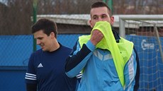 Michael Lüftner (vpravo) při vánočním fotbálku Slovanu Chabařovice, jehož je... Michael Lüftner (vpravo) při vánočním fotbálku Slovanu Chabařovice, jehož je...